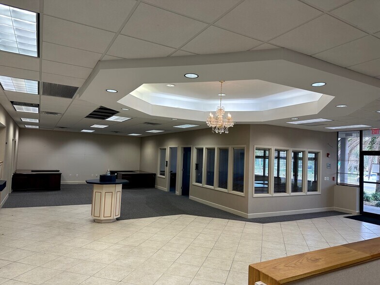 More Photos Of 2046 Bayshore Blvd, Dunedin Storefront Retail Office For Sale