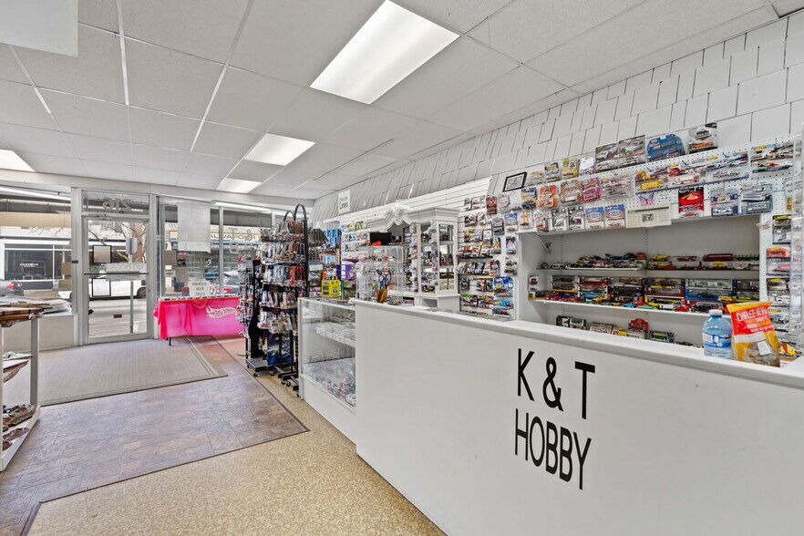 More Photos Of 216 King St, Port Colborne Storefront For Sale