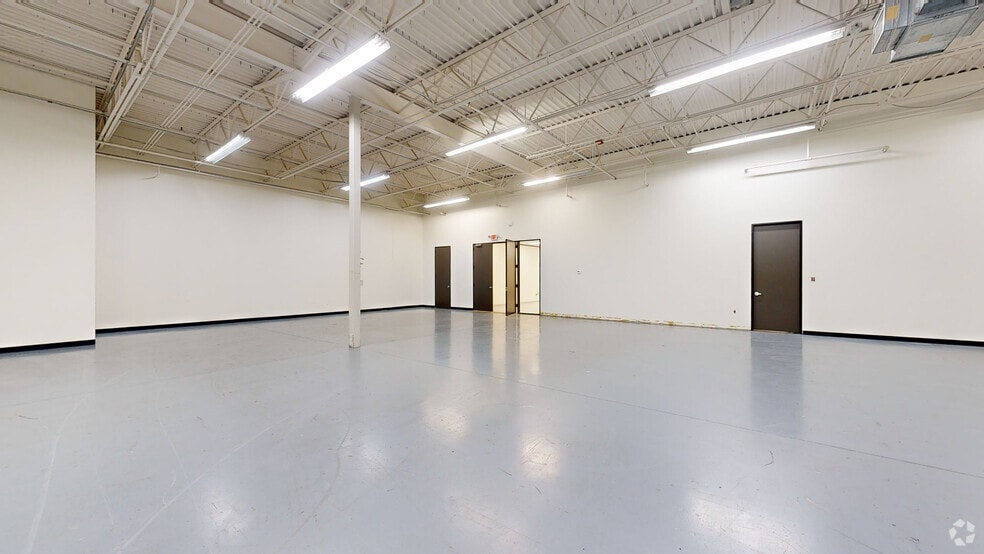 More Photos Of 22001 Northpark Dr, Kingwood Light Manufacturing For Lease