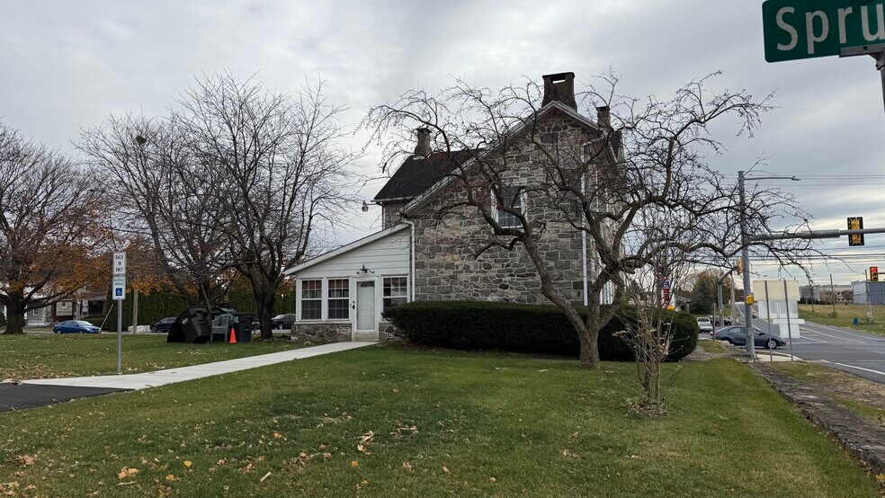 More Photos Of 797 Main St, Tatamy Office Residential For Lease