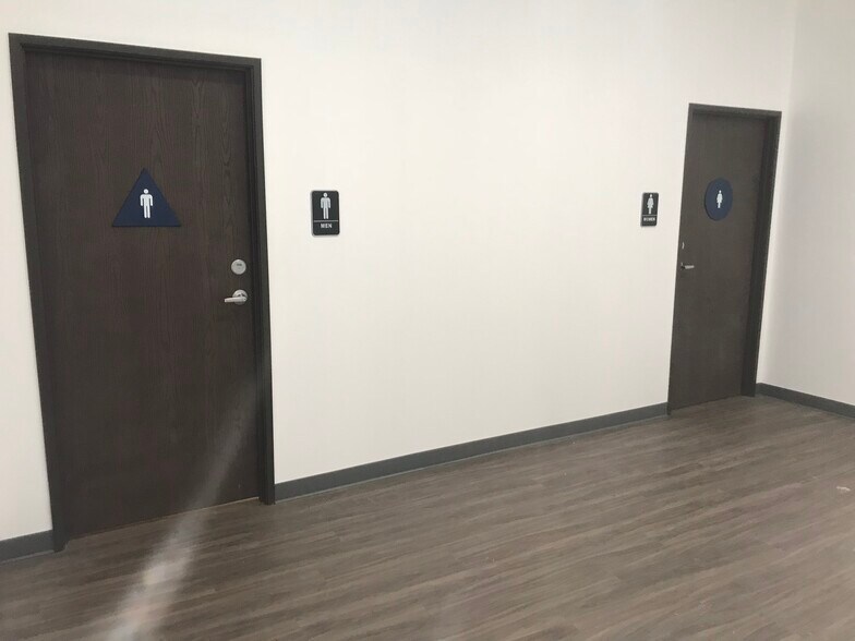 More Photos Of 700 N Main St, Santa Ana Storefront Retail Office For Lease