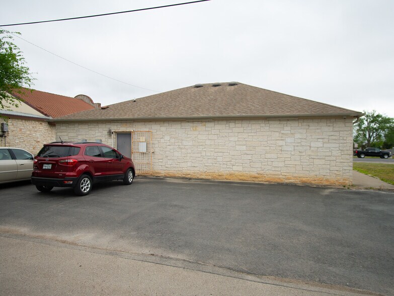 More Photos Of 107 N US Hwy 183, Leander Storefront For Sale