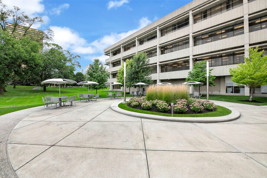 More Photos Of 20500 Civic Center Dr, Southfield Office For Sale