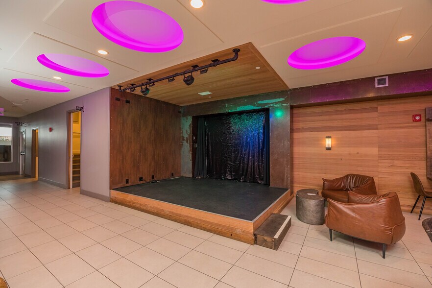 More Photos Of 831 N 1st St, Jacksonville Beach General Retail For Sale