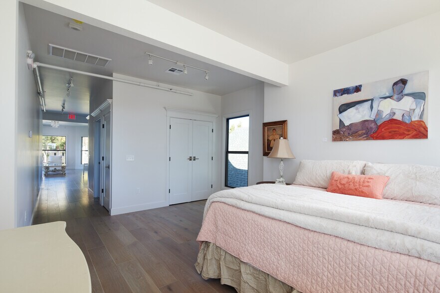 More Photos Of 614 NW 8th St, Oklahoma City Office For Sale