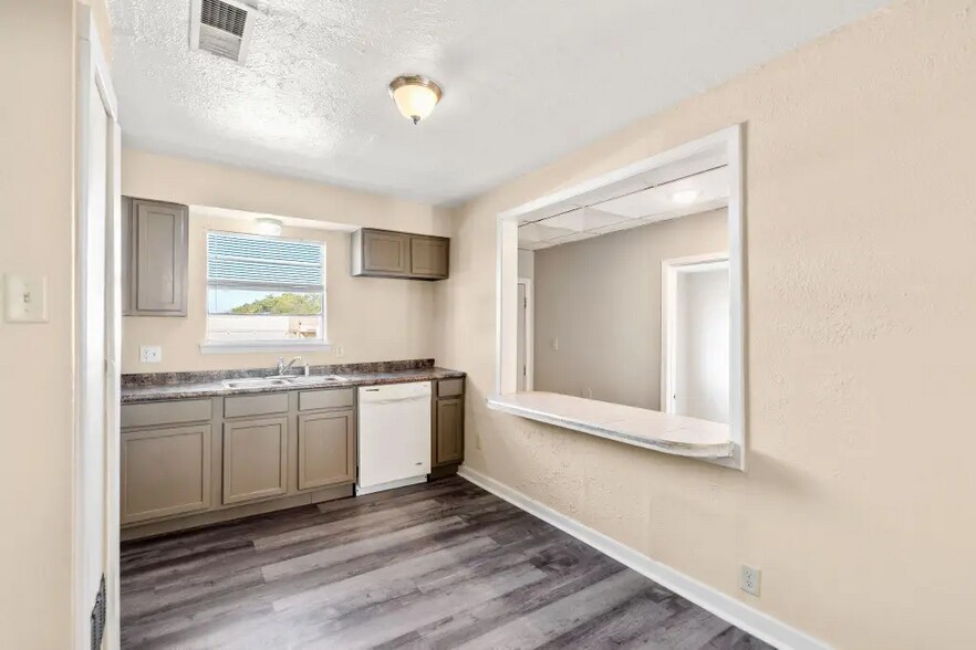 More Photos Of 2001 E Grand Ave, Marshall Office For Sale