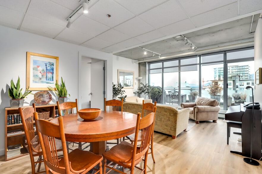 More Photos Of 88 Lonsdale Ave, North Vancouver Office For Lease