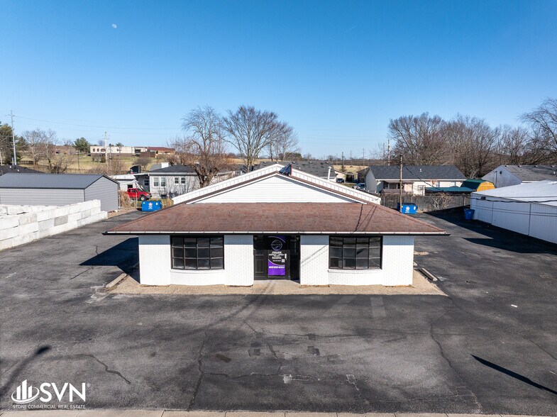 More Photos Of 508 S 3rd St, Danville Showroom For Lease