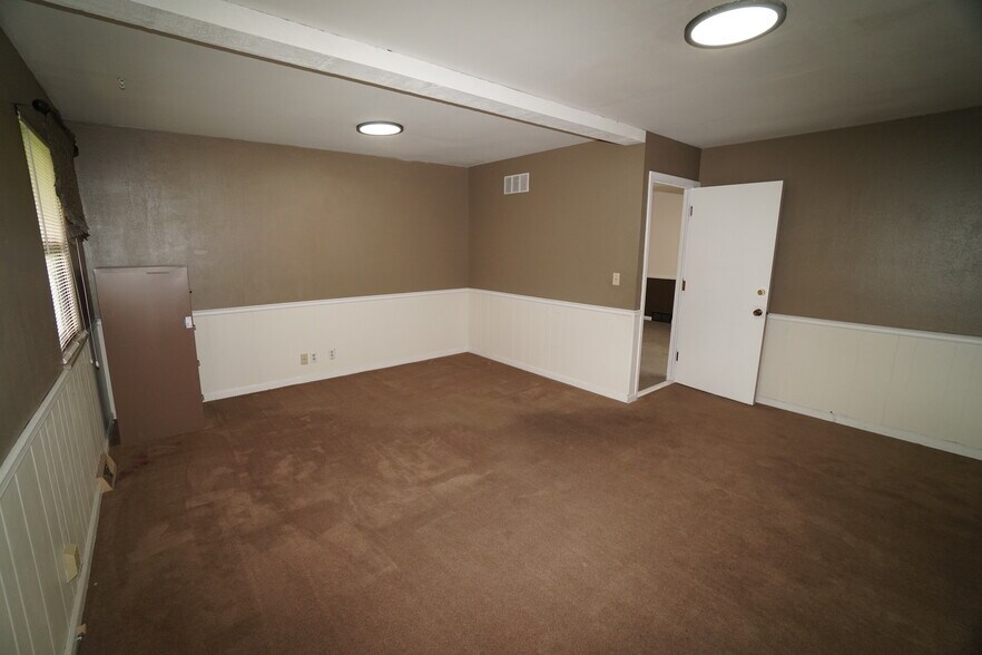 More Photos Of 2414 S Leonard Rd, Saint Joseph Office For Sale