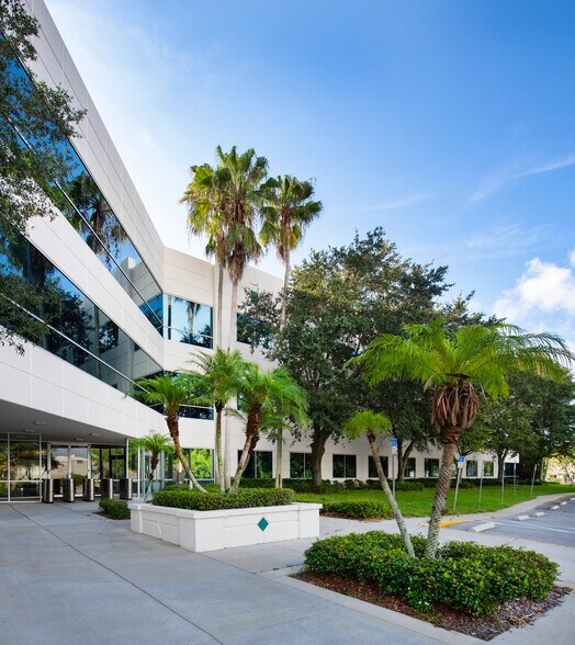 More Photos Of 636 Grand Regency Blvd, Brandon Office For Sale