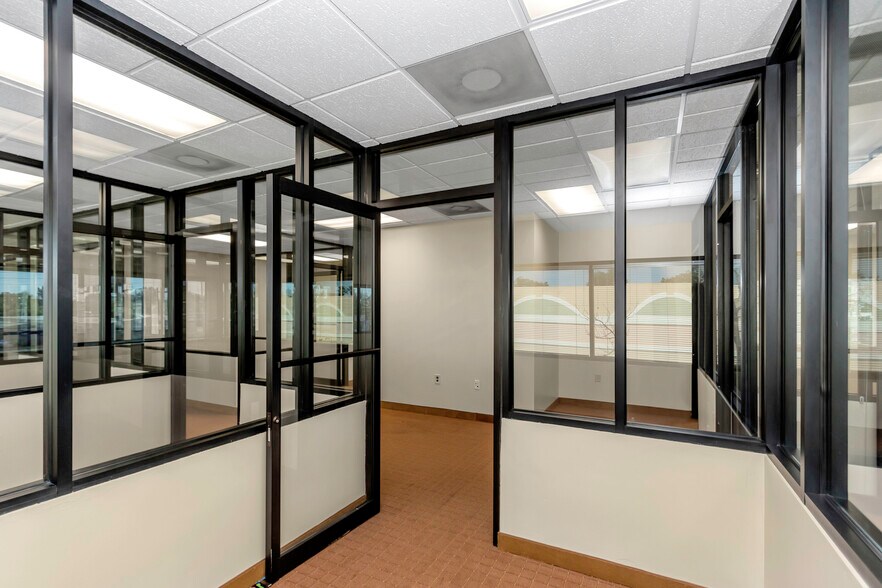 More Photos Of 5801 Ulmerton Rd, Clearwater Loft Creative Space For Lease