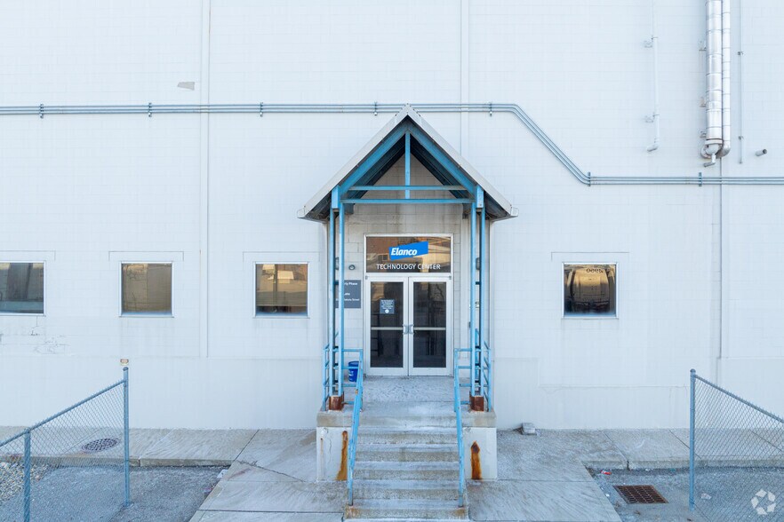 More Photos Of 1301 S White River Pky E, Indianapolis Warehouse For Sale