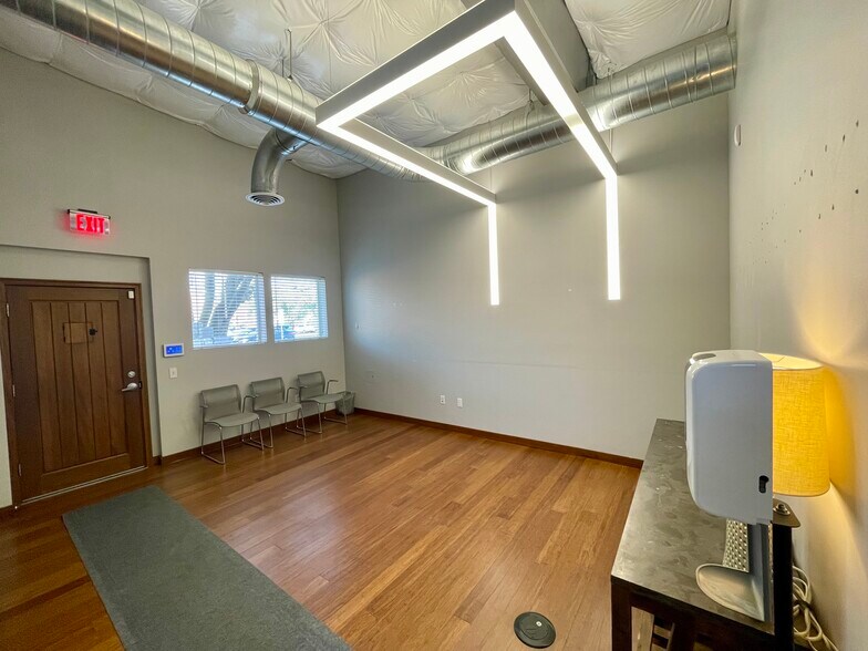 More Photos Of 128 NE 7th Ave, Portland Light Distribution For Lease