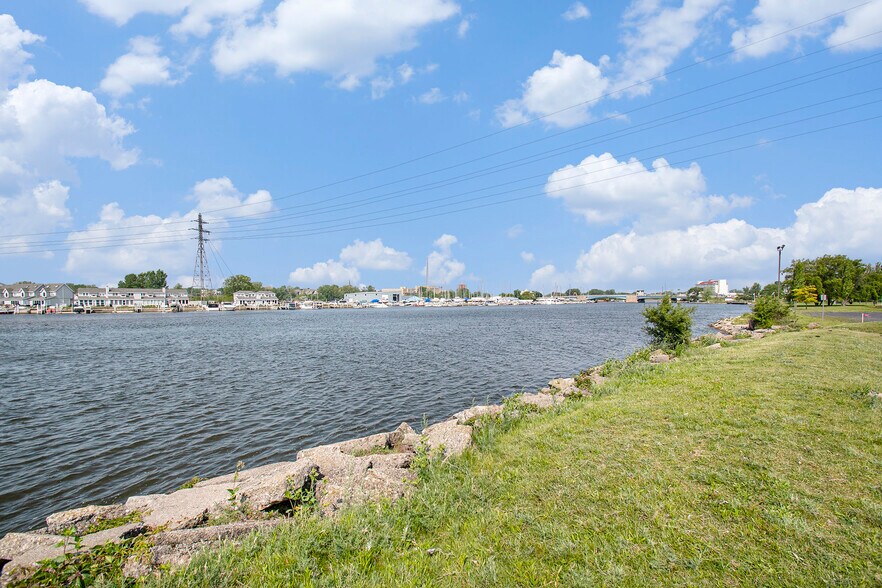 More Photos Of 400 Riverview Dr, Benton Harbor Office Residential For Sale