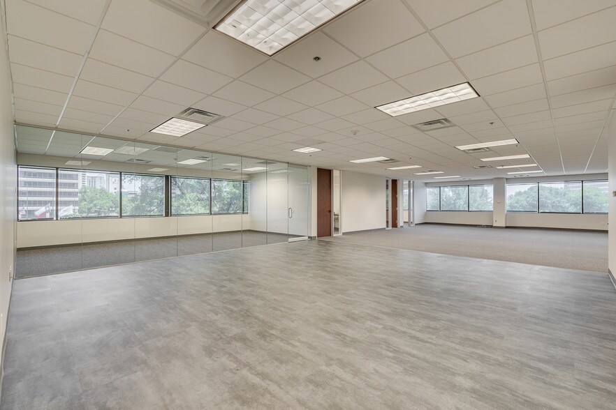 More Photos Of 130 E John Carpenter Fwy, Irving Office For Lease