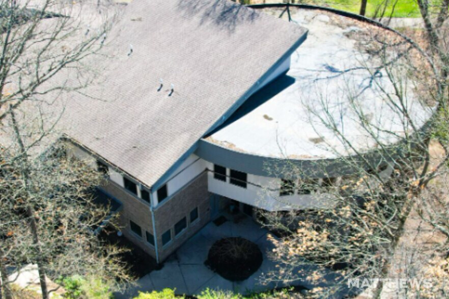 More Photos Of 7864 Moorsbridge Rd, Portage Medical For Sale