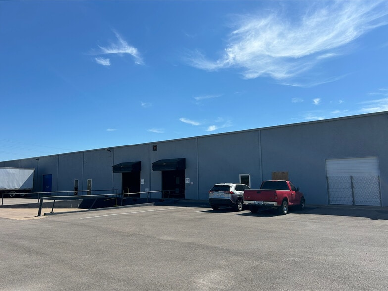 More Photos Of 5721 E Rosedale St, Fort Worth Unknown For Lease