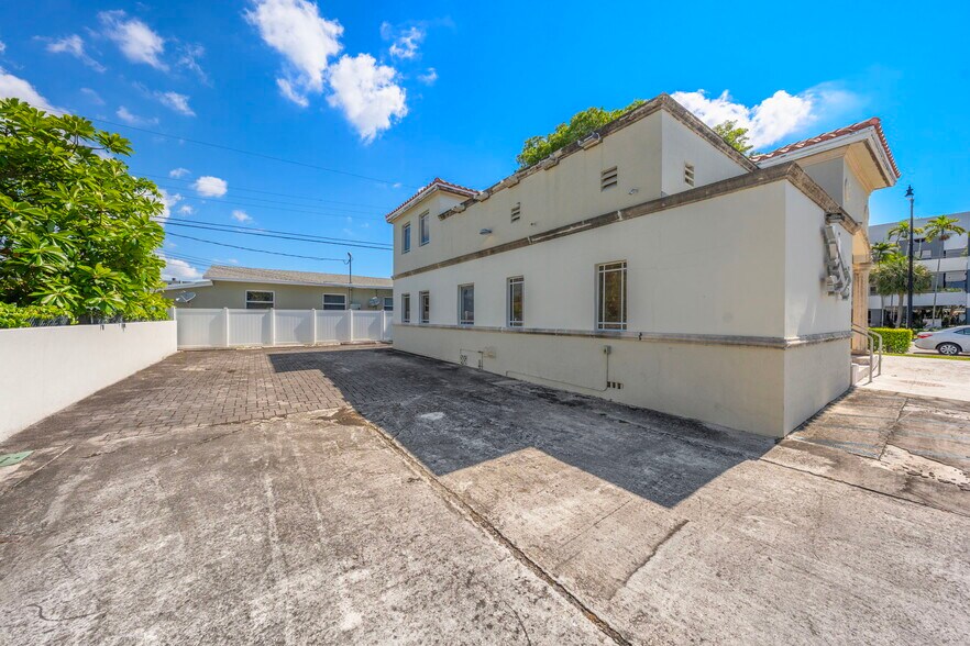 More Photos Of 4201 SW 11th St, Coral Gables Office For Sale