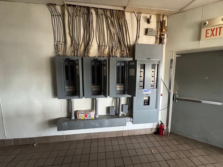 More Photos Of 855 S Broadway, Wind Gap General Retail For Lease