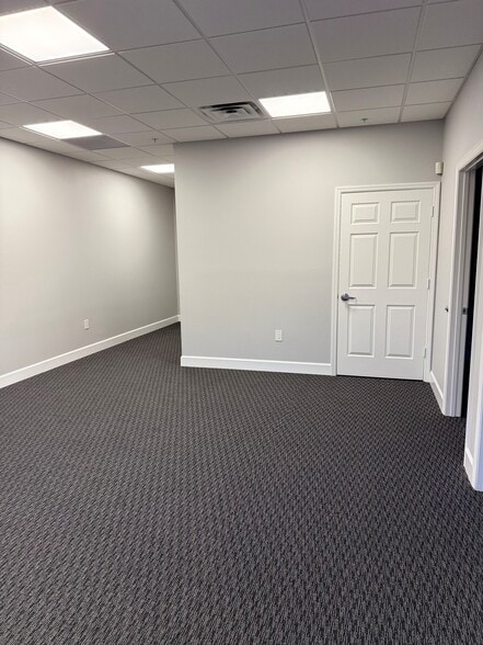More Photos Of 2255 Sarasota Center Blvd, Sarasota Industrial For Lease