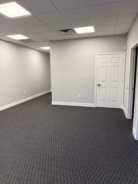 More Photos Of 2257 Sarasota Center Blvd, Sarasota Industrial For Lease