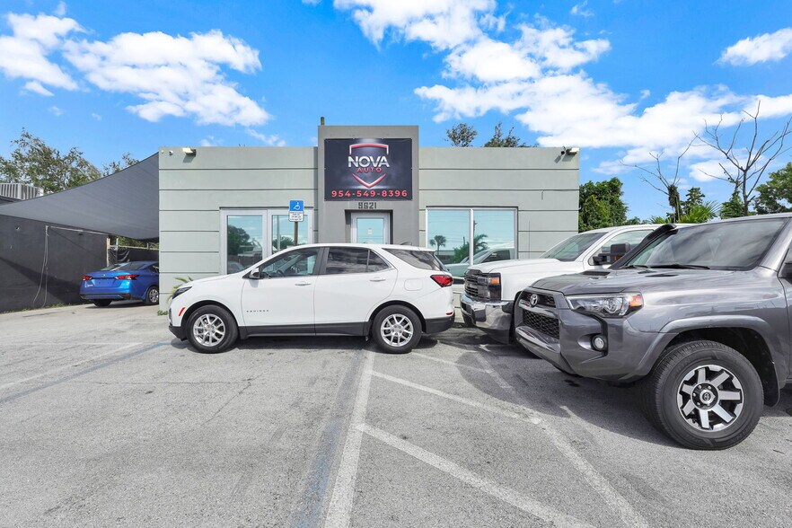 More Photos Of 9621 NW 27th Ave, Miami Office For Sale
