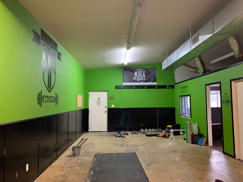 More Photos Of 309 S US Highway 69, Trenton Industrial For Lease