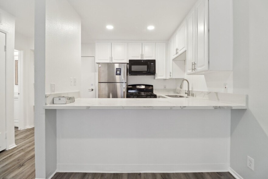 More Photos Of 311 S New Hampshire Ave, Los Angeles Apartments For Sale