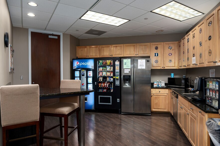 More Photos Of 1-2 Chase Corporate Dr, Hoover Business Park For Lease