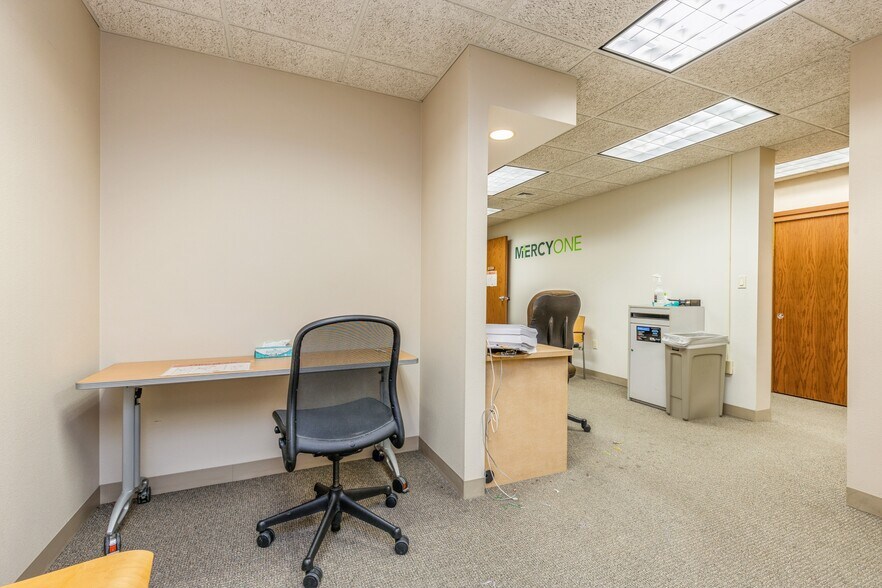 More Photos Of 303 University Ave, Des Moines Medical For Sale