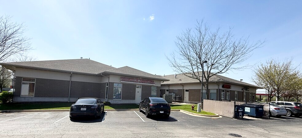 More Photos Of 608 E Veterans Pky, Yorkville Medical For Lease