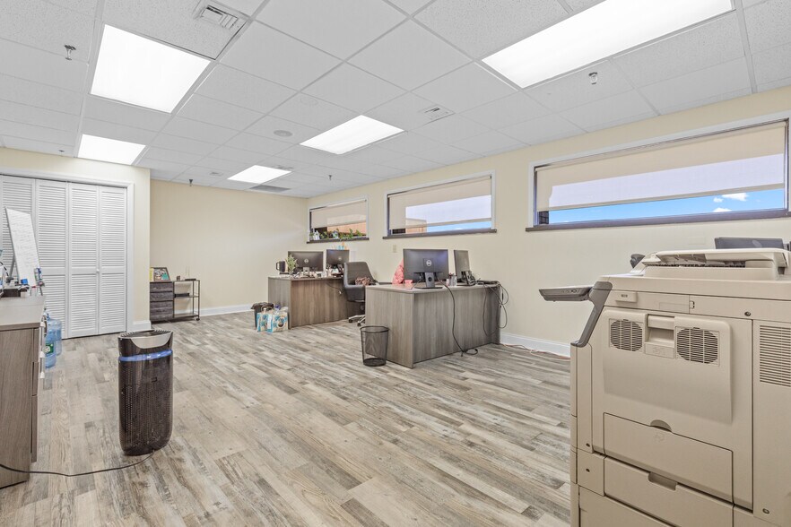 More Photos Of 9 Post Rd, Oakland Medical For Lease