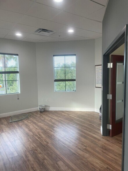 More Photos Of 7065 Westpointe Blvd, Orlando Medical For Sale