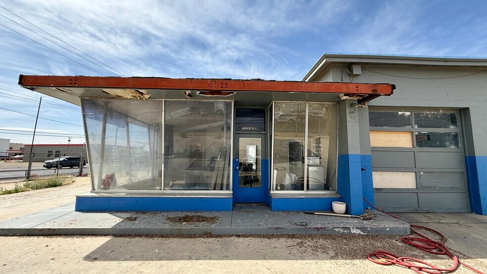 More Photos Of 1302 E 2nd St, Odessa Service For Sale