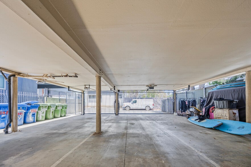 More Photos Of 1034 Pleasantview Ave, Venice Apartments For Sale