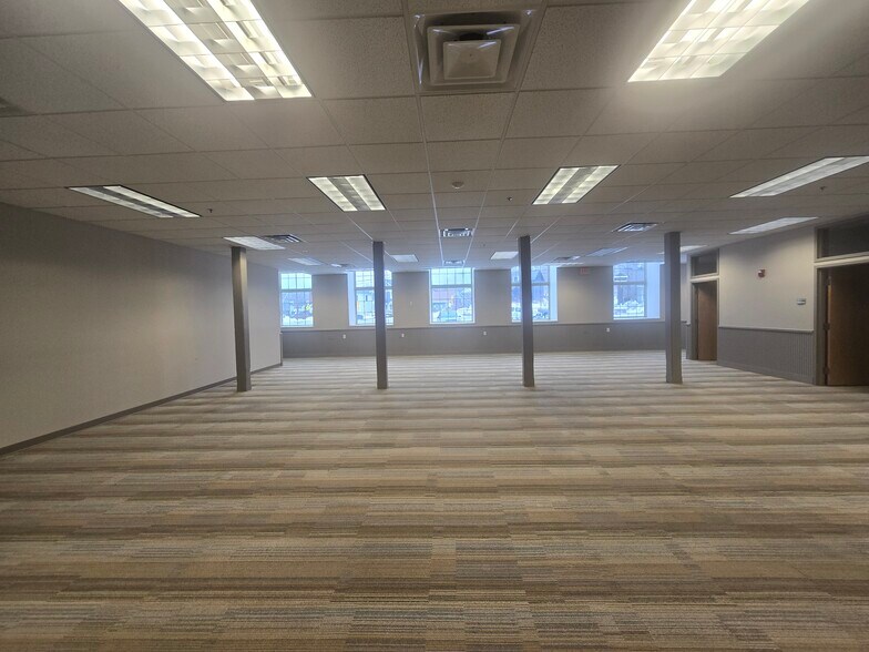 More Photos Of 1174 Kingstown Rd, South Kingstown Office For Lease