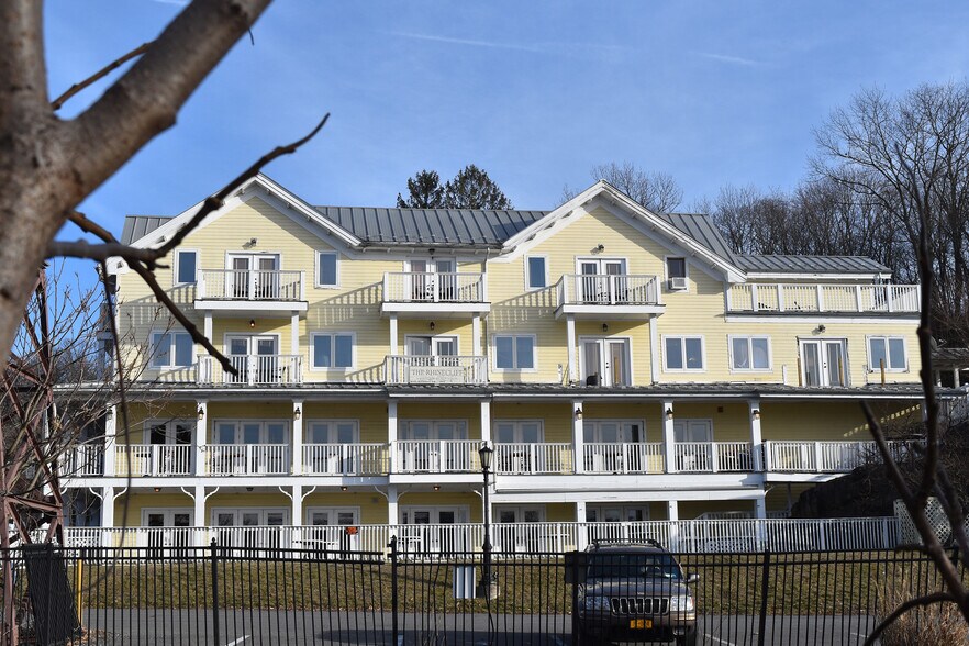 Primary Photo Of 4 Grinnell St, Rhinecliff Hotel For Lease