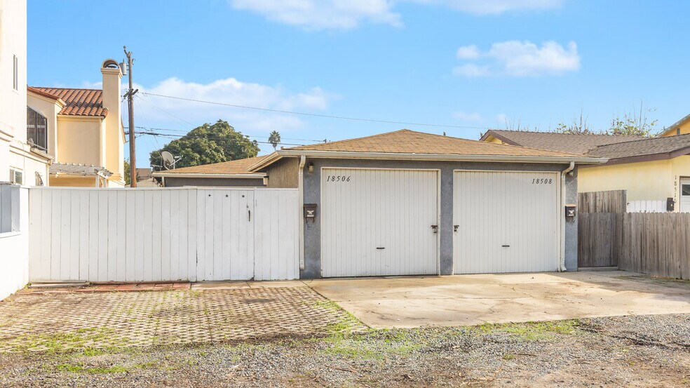 More Photos Of 18508 Kingsdale Ave, Redondo Beach Multifamily For Sale