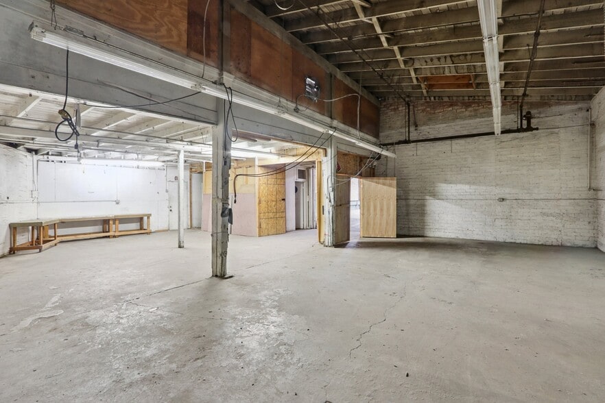 More Photos Of 6505 McKinley Ave, Los Angeles Manufacturing For Lease