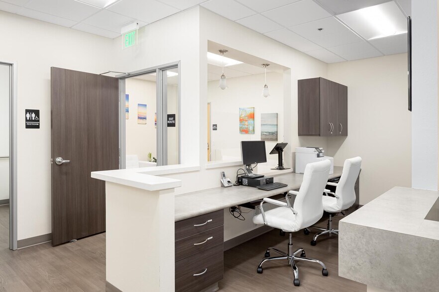 More Photos Of 4150 Regents Park Row, La Jolla Medical For Lease