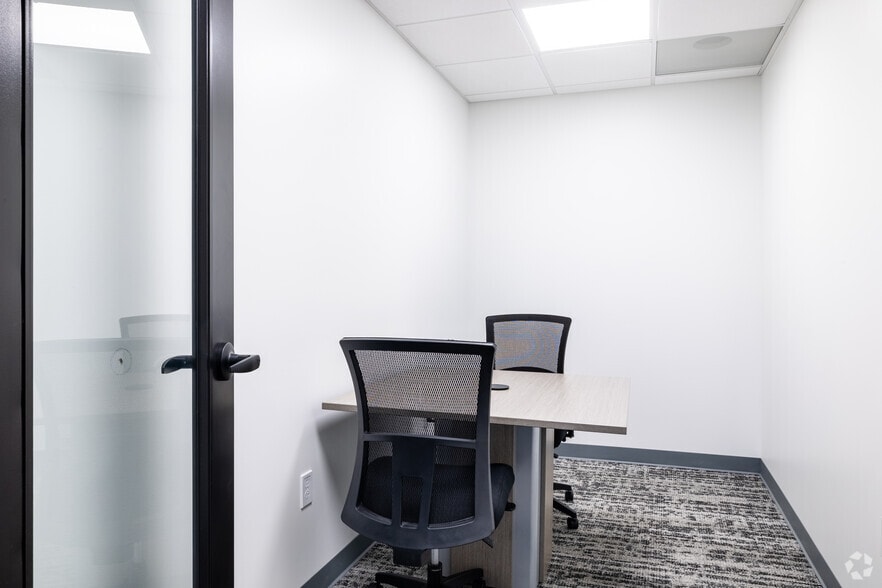 More Photos Of 154 Calvary St, Waltham Research And Development For Lease