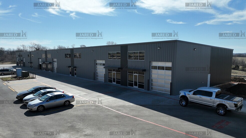 More Photos Of 1866 20th, Ozark Industrial For Lease