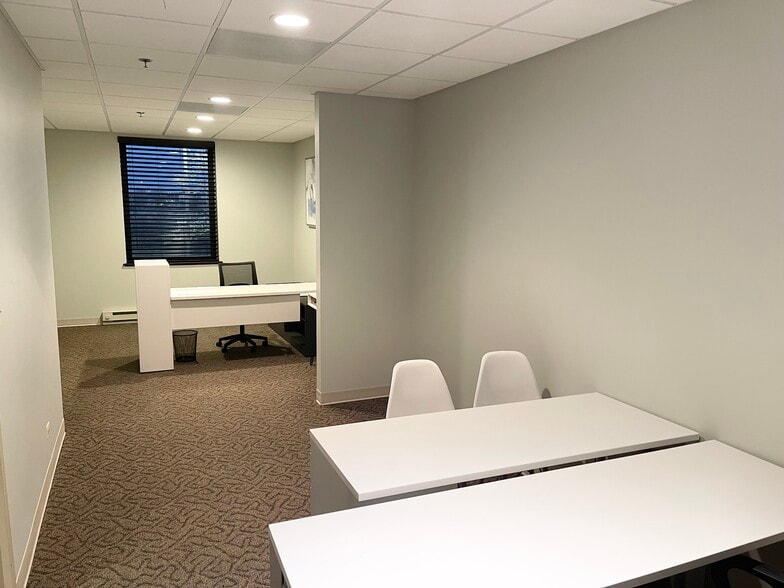 More Photos Of 10700 W Higgins Rd, Rosemont Office For Sale