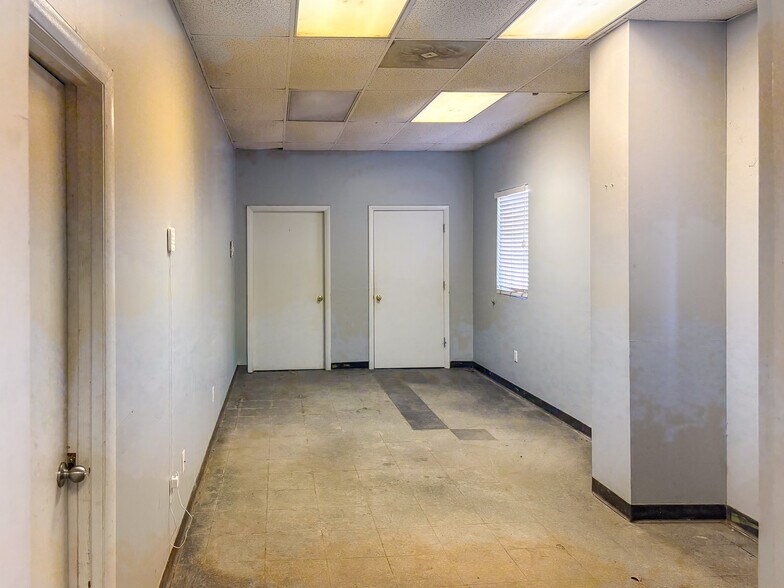 More Photos Of 220 Eagle Rd, Goose Creek Light Distribution For Lease