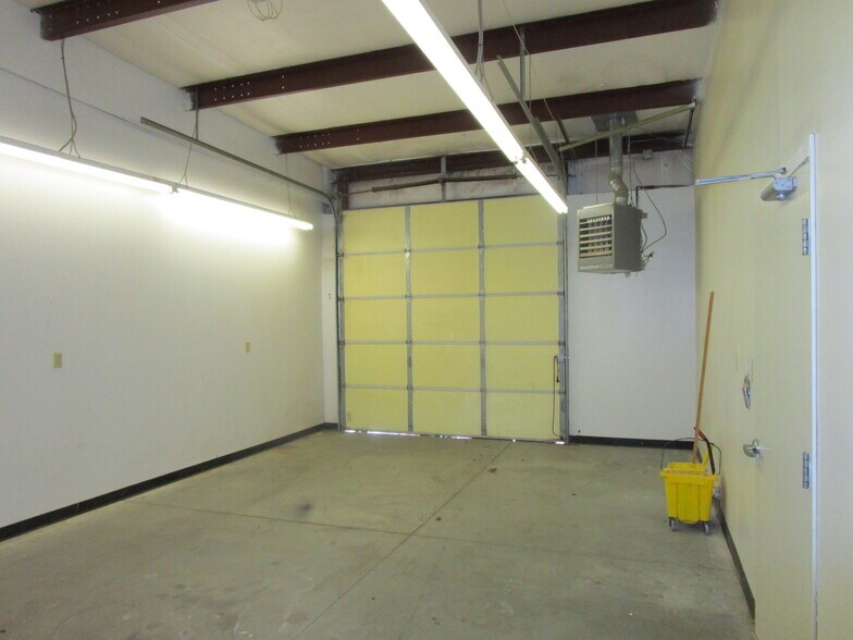 More Photos Of 1008-1016 W Mary St, Garden City General Retail For Lease