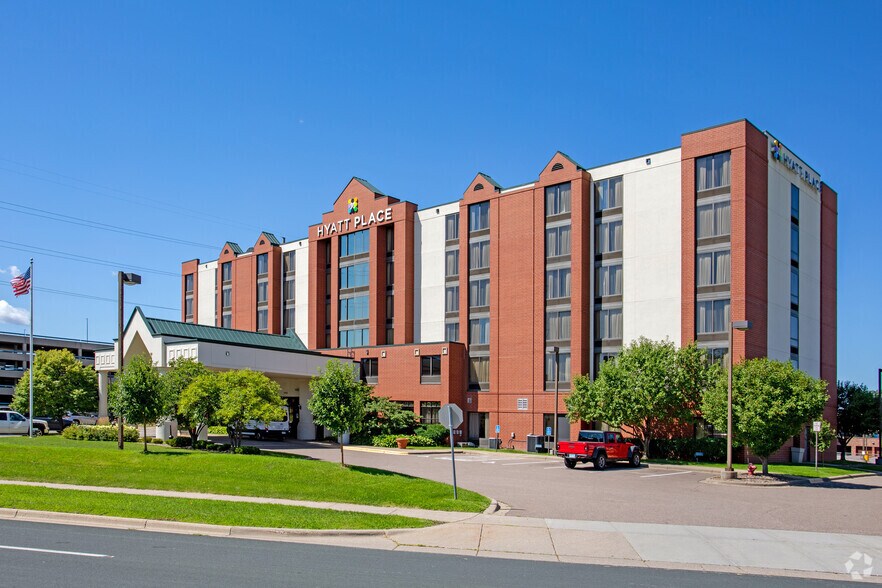 More Photos Of 7800 International Dr, Bloomington Hotel For Sale