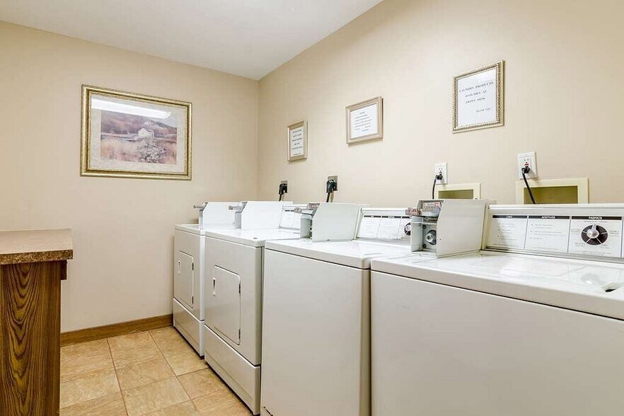 More Photos Of 1420 W 3rd St, Alliance Hotel For Sale