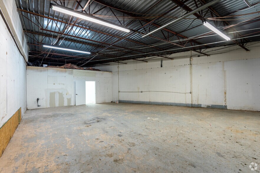 More Photos Of 1225 W College Ave, Carrollton Unknown For Lease