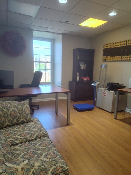 More Photos Of 50 S Pickett St, Alexandria Medical For Sale