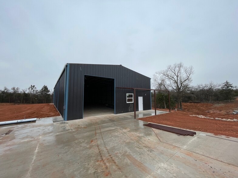 More Photos Of 451 Koloa Ave, Edmond Manufacturing For Sale